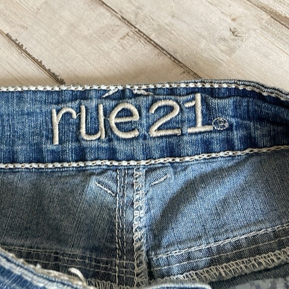 Rue 21 Jean Shorts 9/10 Women’s - Picture 3 of 7